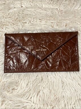 Matt & Nat envelope style brown crinkle wallet